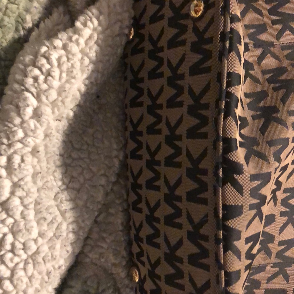 Purse - Picture 2 of 3